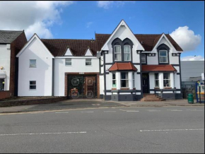 Pluxa Bearwood Hotel Double Room with Shared Bathroom